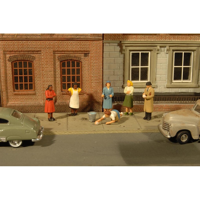 Bachmann Sidewalk People (6)/Pk)