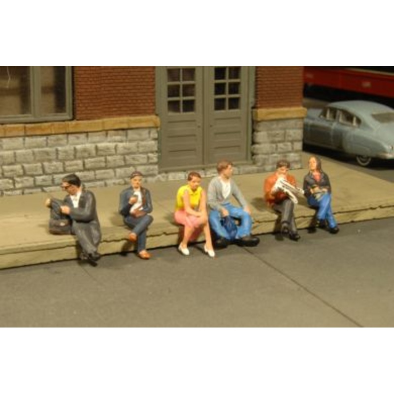 Bachmann Seated Platform Passengers, 6 Figures. O Scale