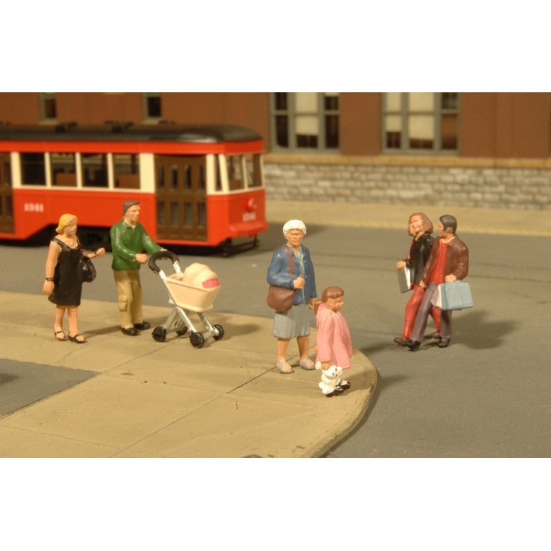 Bachmann Strolling People, 6 Figures, OScale