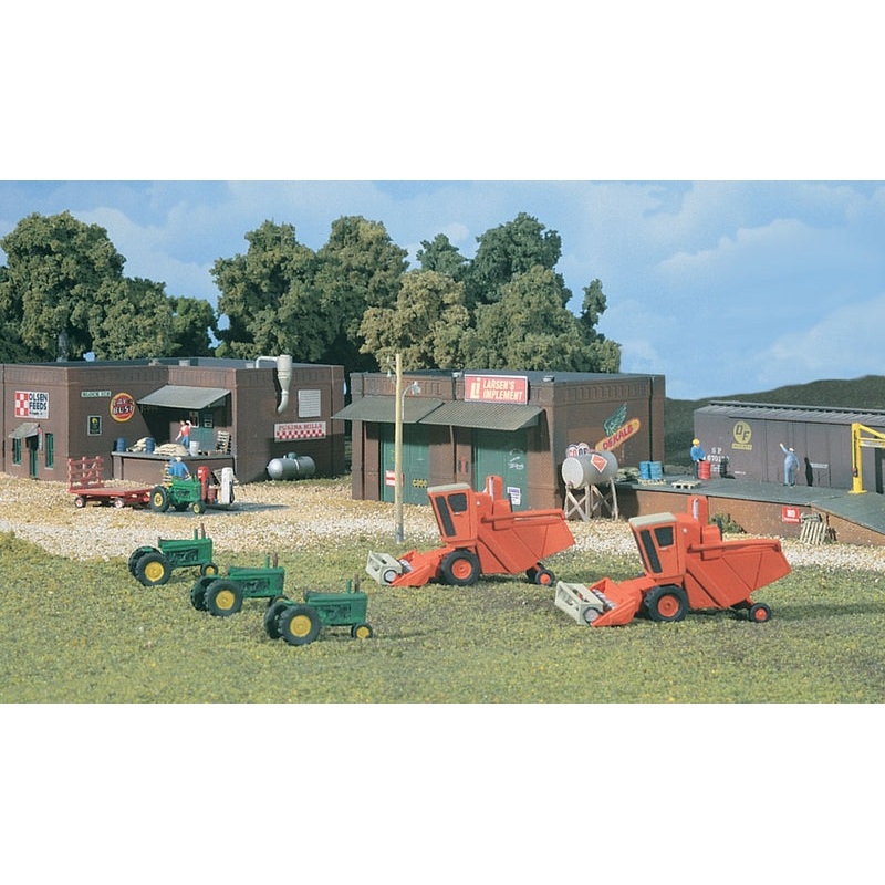 Woodland Scenics Olsen Feeds/Larsen’S Implement *
