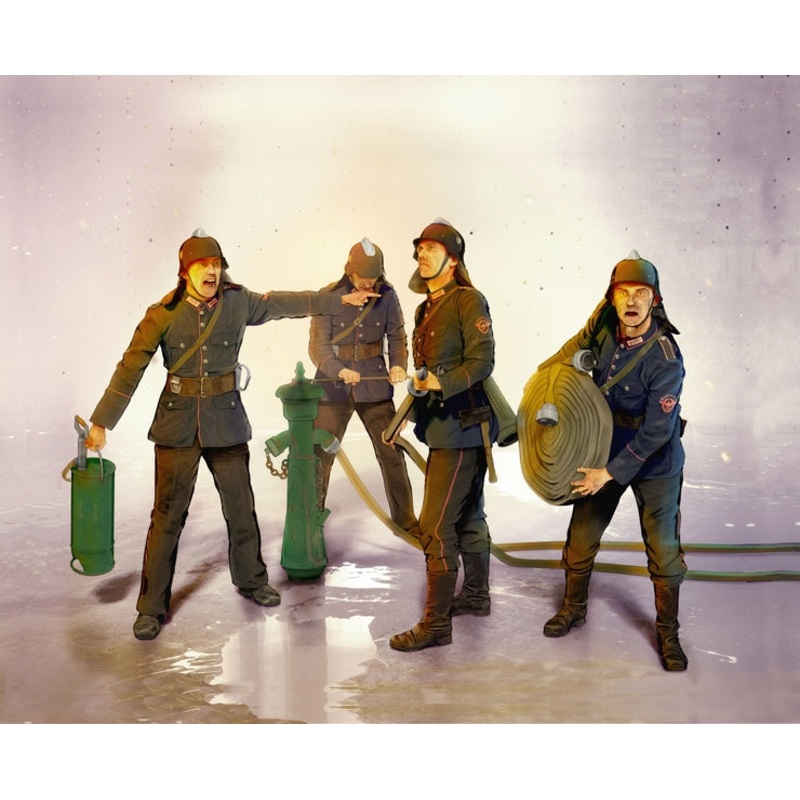 ICM 1:35 Ger. Firemen (4)