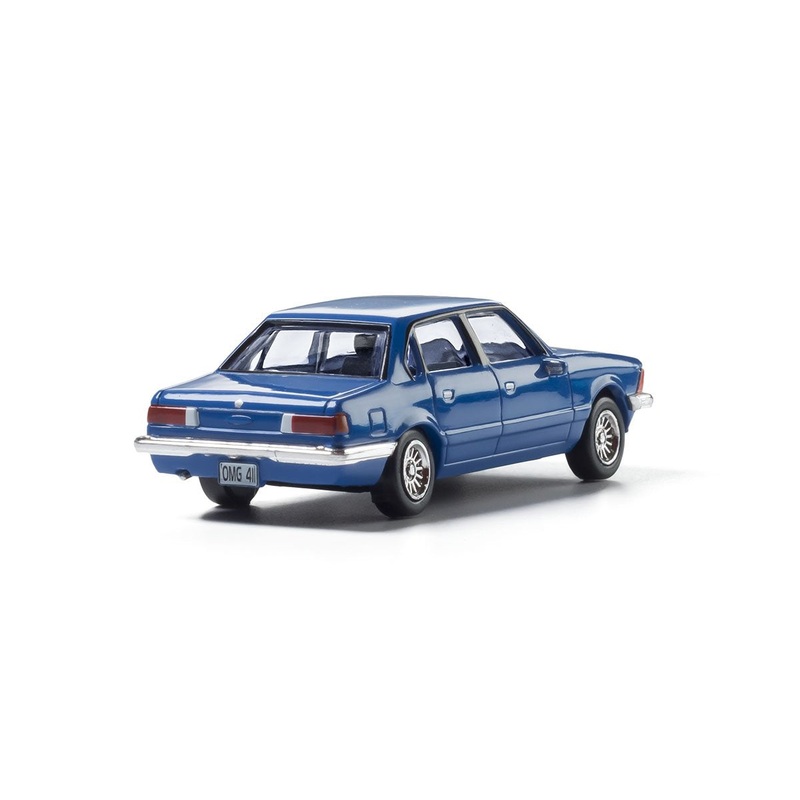 Woodland Scenics HO Blue Sedan