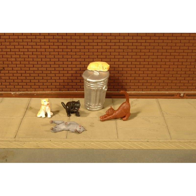 Bachmann Cats W/Garbage Can, 6 Figures.HO Scale