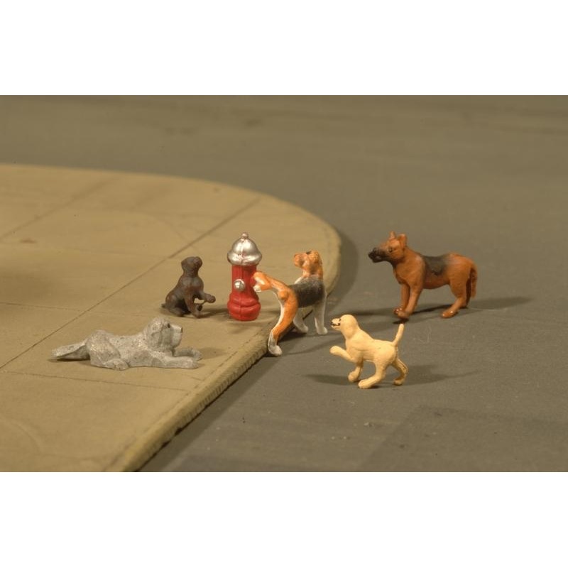 Bachmann Dogs W/Fire Hydrant, 6 Figures.HO Scale