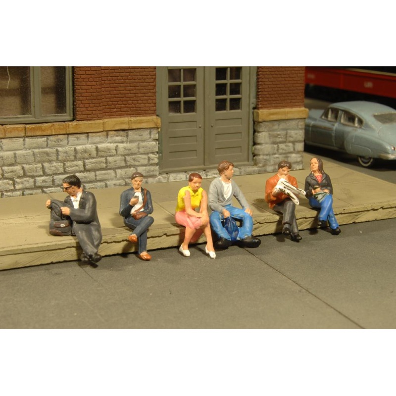 Bachmann Seated Platform Passengers. 6 Figures. HO Scale