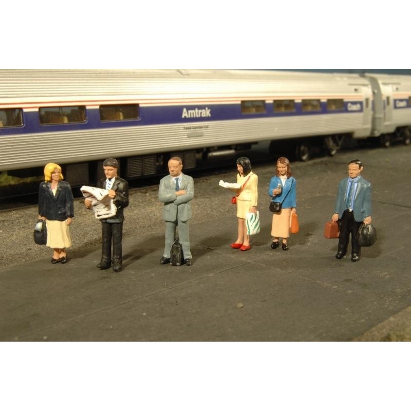Bachmann Standing Platform Passengers, 6Figures. HO Scale