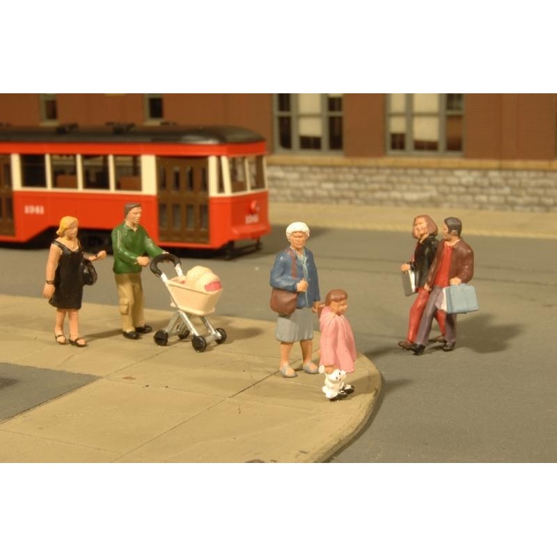 Bachmann Strolling People, 6 Figures. HOScale