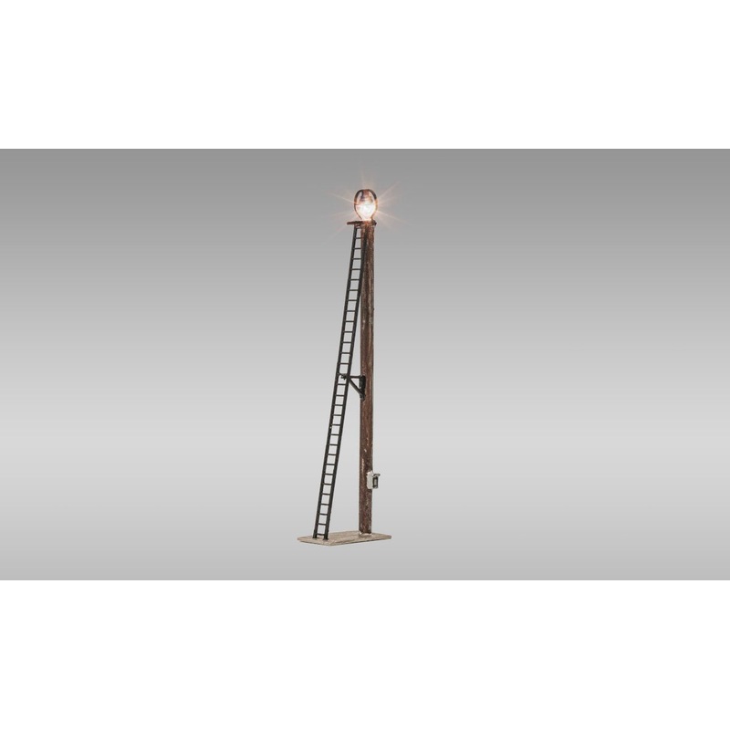 Woodland Scenics Just Plug   OO/HO Wooden Yard Lamps