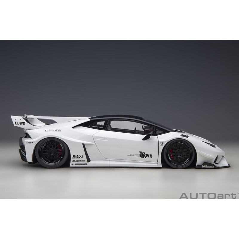 AUTOart 79125 1/18 LB-Walk Huracan GT White