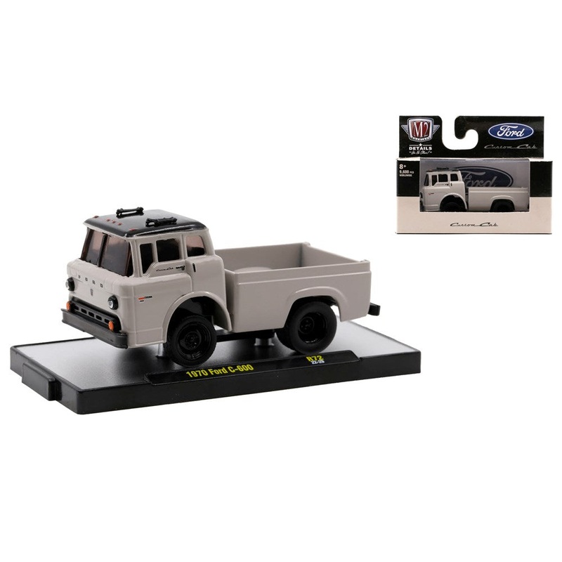 M2 Machines M2-32500-72E 1/64 1970 Ford C-300