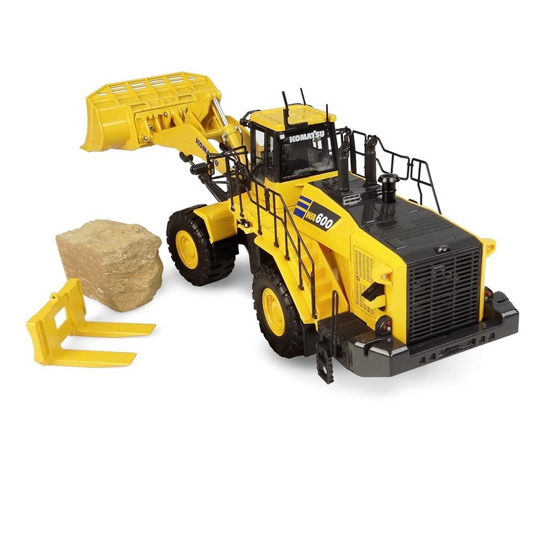 Universal Hobbies UH-8153 1/50 Komatsu WA600-8 Stone Handler