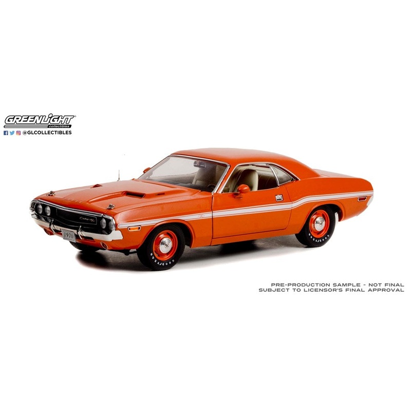 GreenLight GL-13630 1/18 1970 Dodge Challenger R/T with Dog Dish Wheels