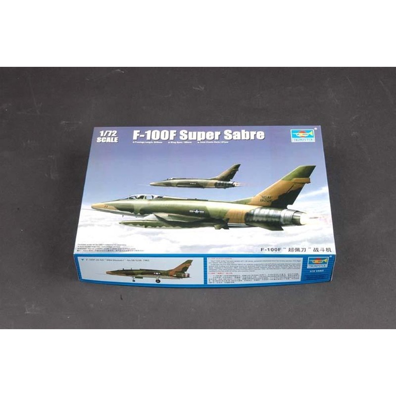 Trumpeter 01649 1/72 F-100D Super Sabre