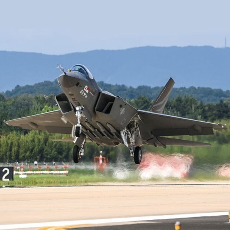 Academy 12585 1/72 ROKAF KF-21 Boramae SNAP-FIT