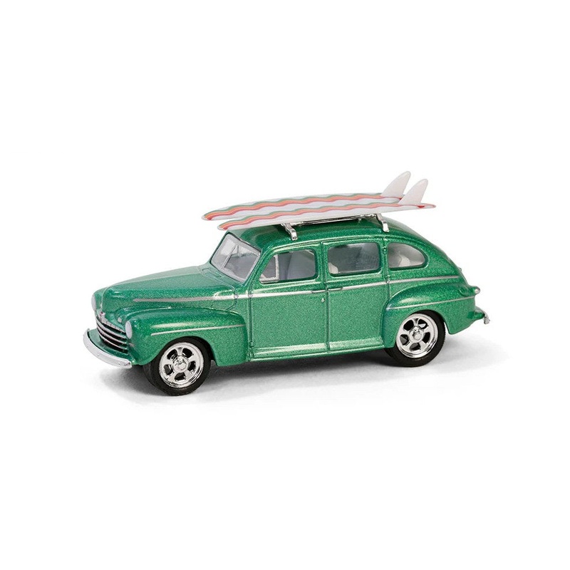 GreenLight GL-62010-C 1/64 1946 Ford Super Deluxe
