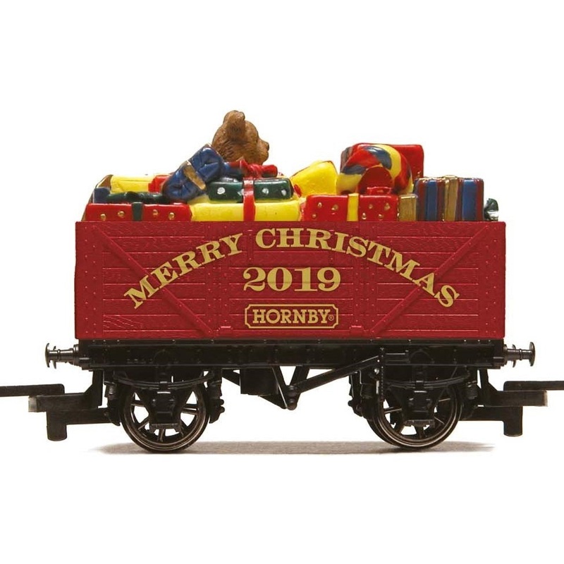 Hornby R6932 2019 Hornby Xmas Plank Wagon