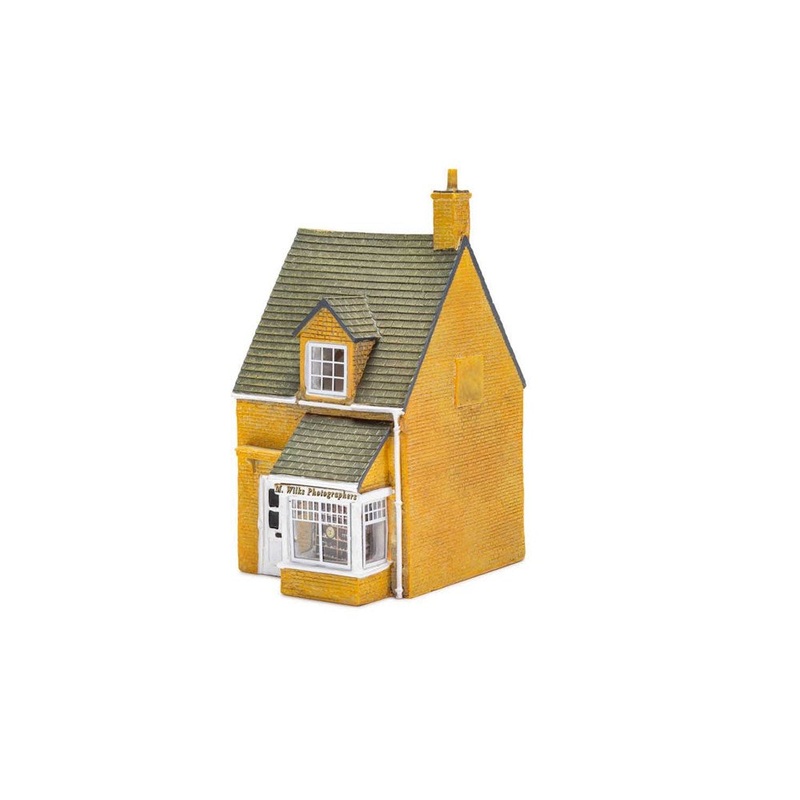 Hornby R7268 Photographic Shop M.Wilks