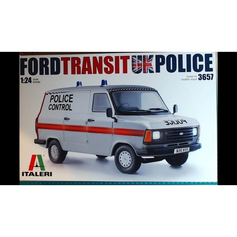 Italeri 3657 1/24 FORD TRANSIT UK POLICE